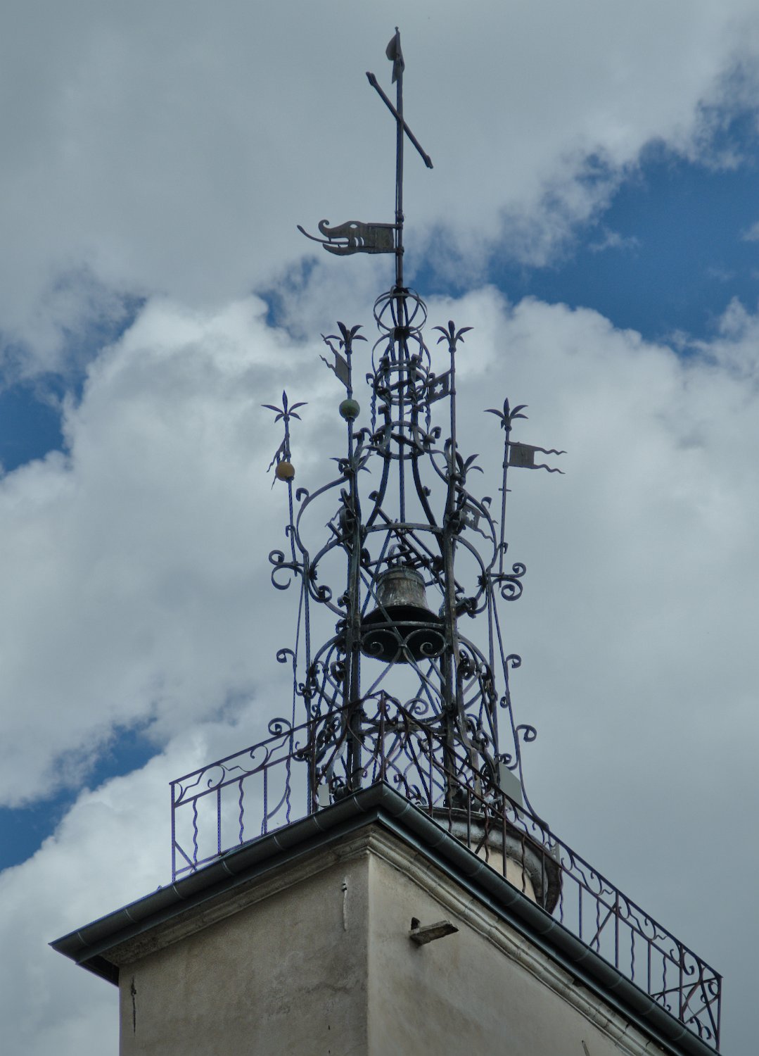Place de la mairie - Cloche de la tour de l'horloge